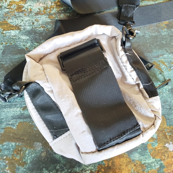 Urban Outfitters Fanny Pack Cross Body Bag - Picture 2 of 5